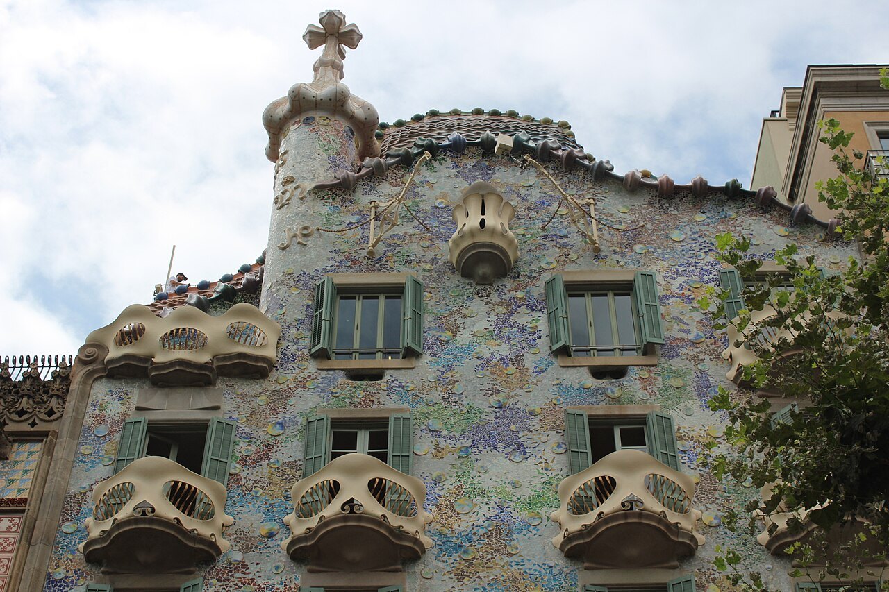Why is Casa Batlló called the House of Bones?
