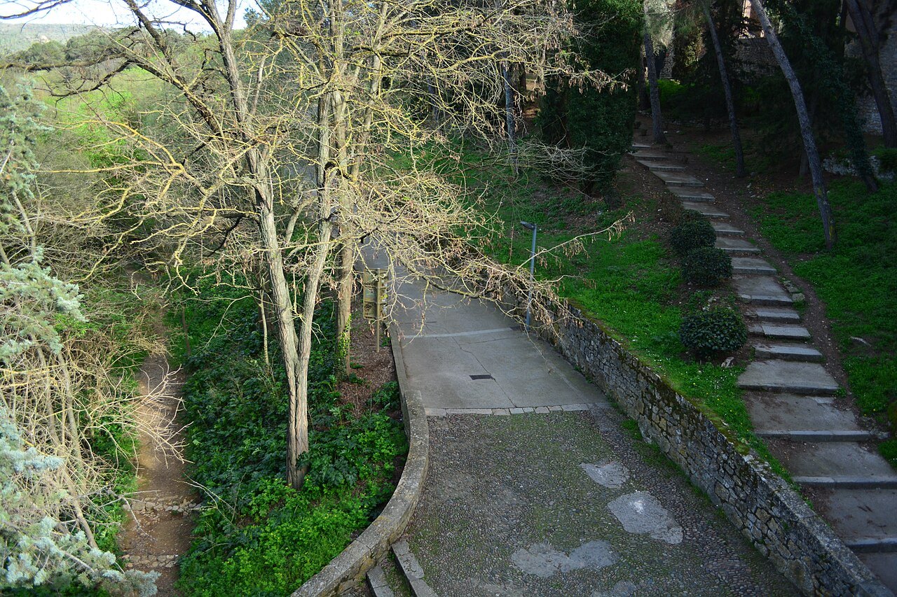 Day trips from Barcelona: Montserrat, Sitges, Girona, Tarragona and Colònia Güell