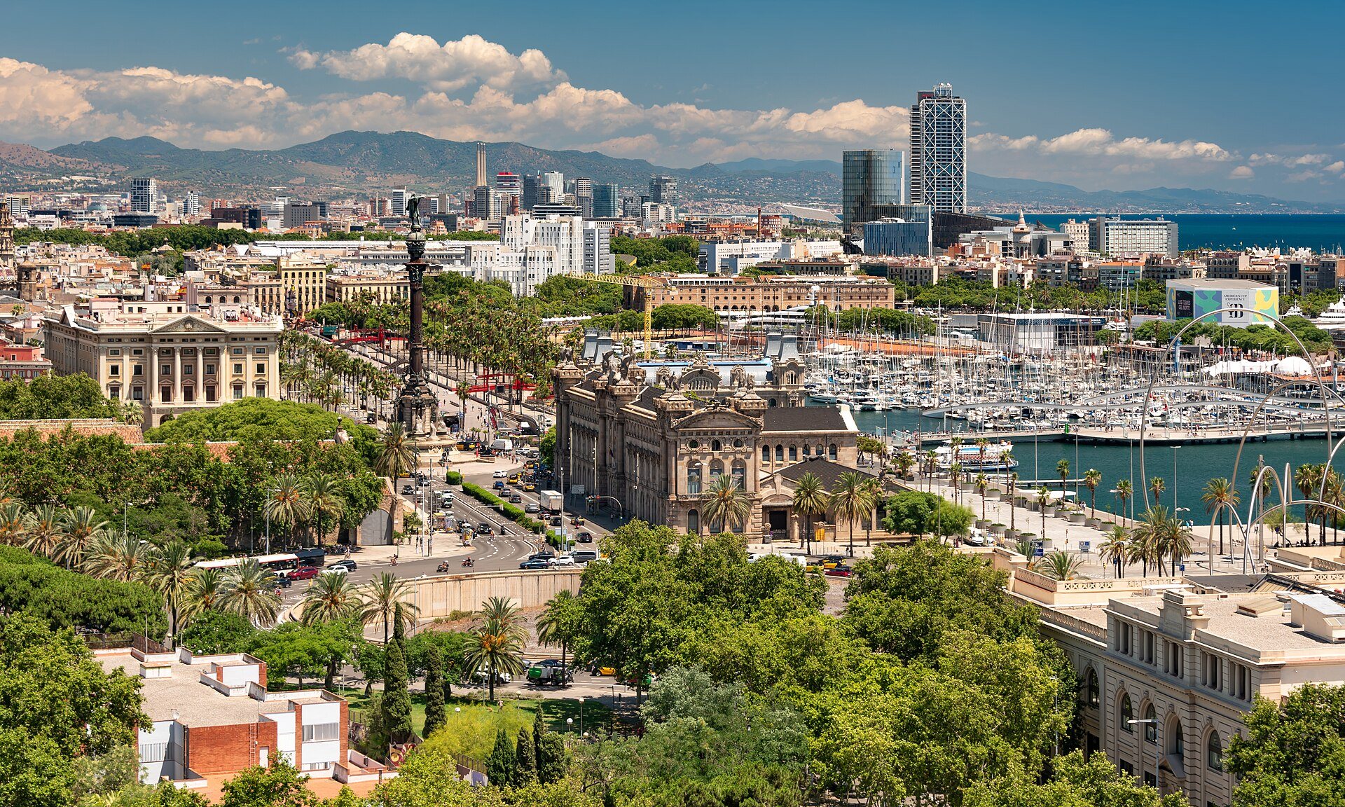 Barcelona's sights: twenty places, one page each