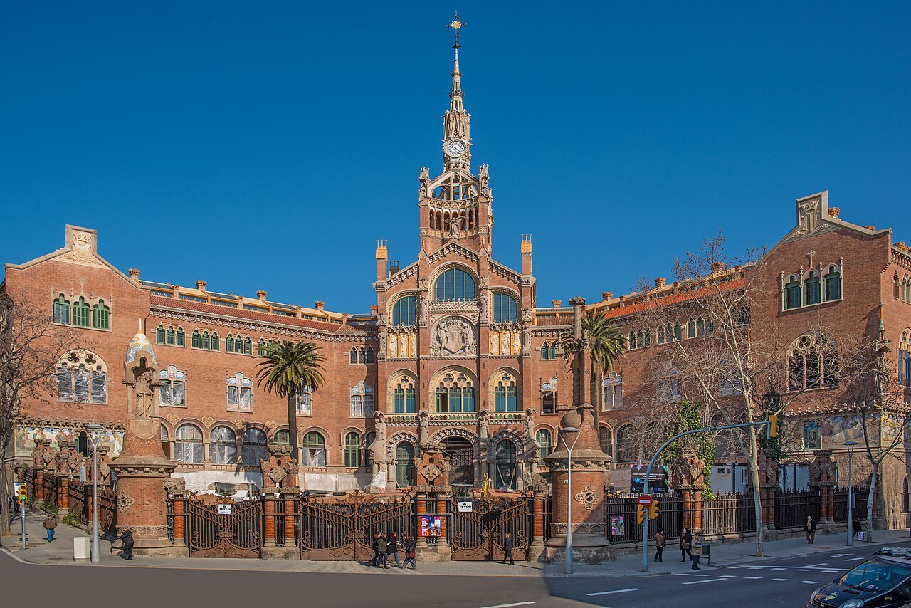 Sant Pau's administration building across the street, with palm trees in front.