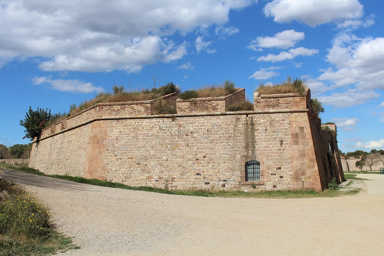 A bastion of the Montjuïc castle wall, with grass growing along the top.
