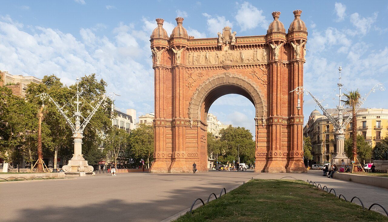 The Arc de Triomf at the head of its promenade, with a lawn in front.