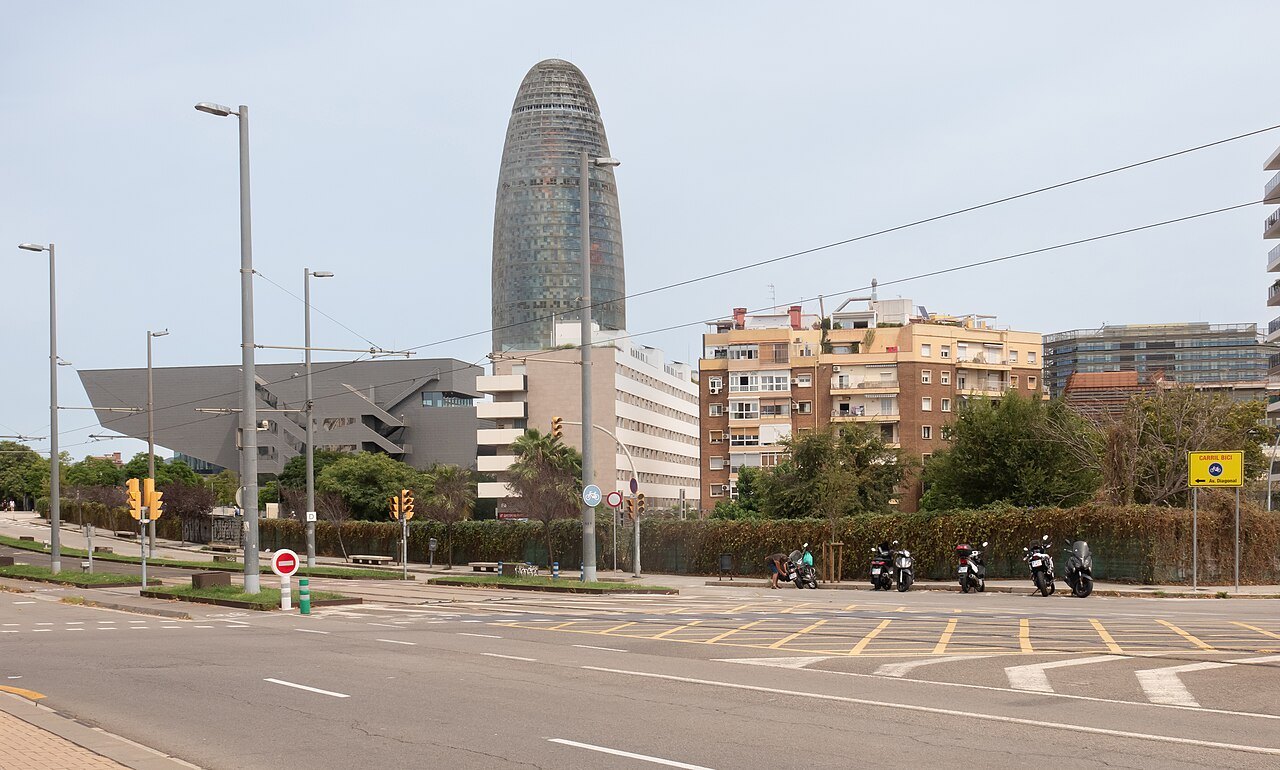 The Torre Glòries beyond a wide road, with the Museu del Disseny in front.
